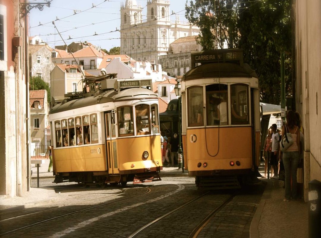 Mindanao's Majesty: Clothing of the Southern Sultanates